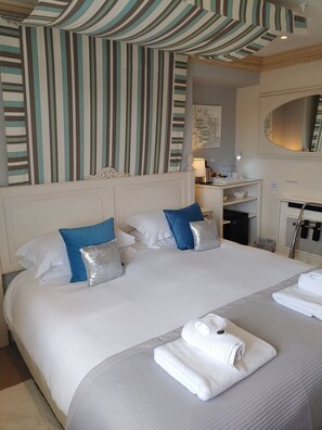 Habitación Premium con 1 cama matrimonial o 2 individuales | Ropa de cama de alta calidad y camas con efecto memoria 
