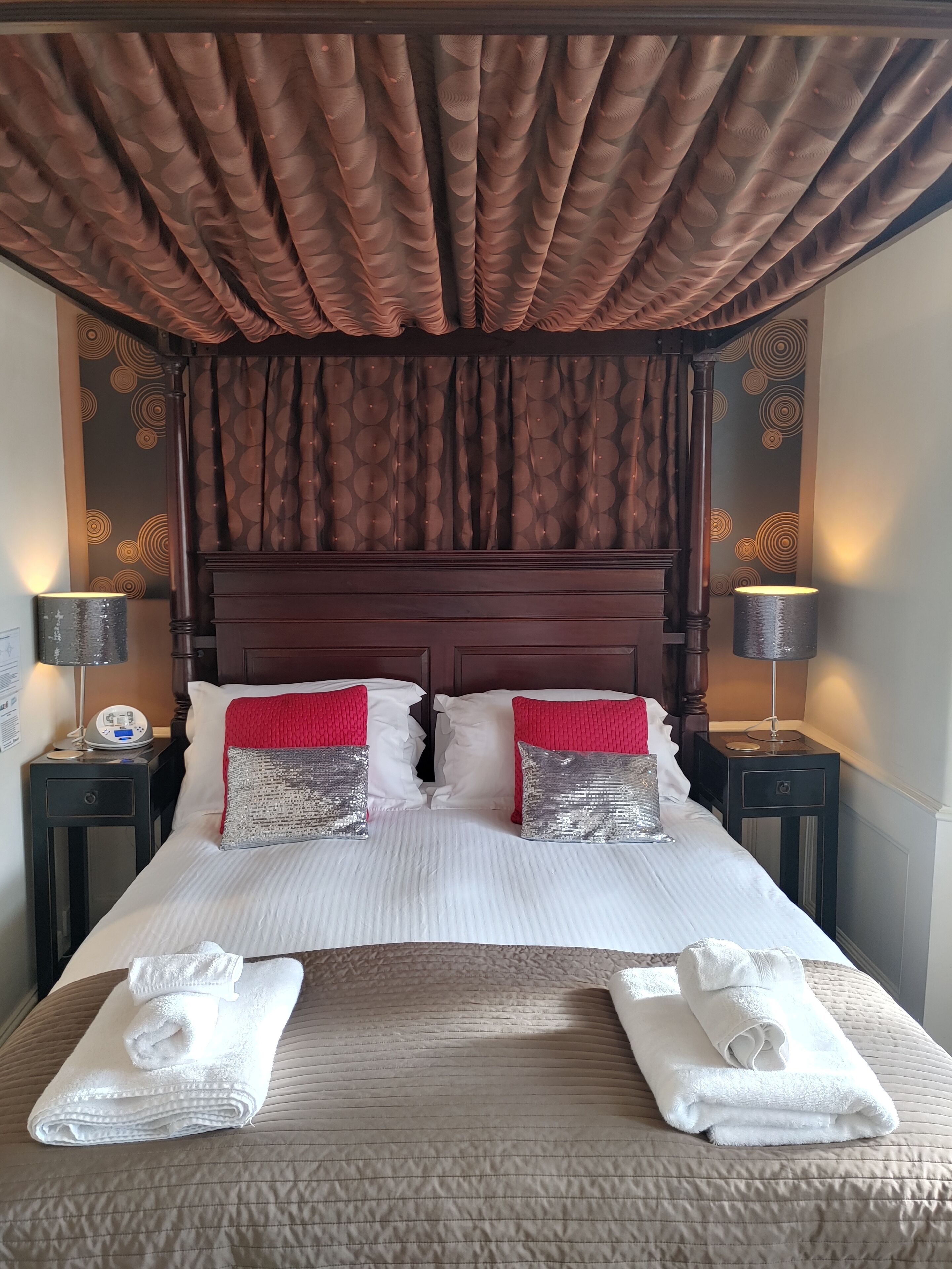 Photo - The Bath House Boutique B&B - IN-ROOM Breakfast - FREE parking