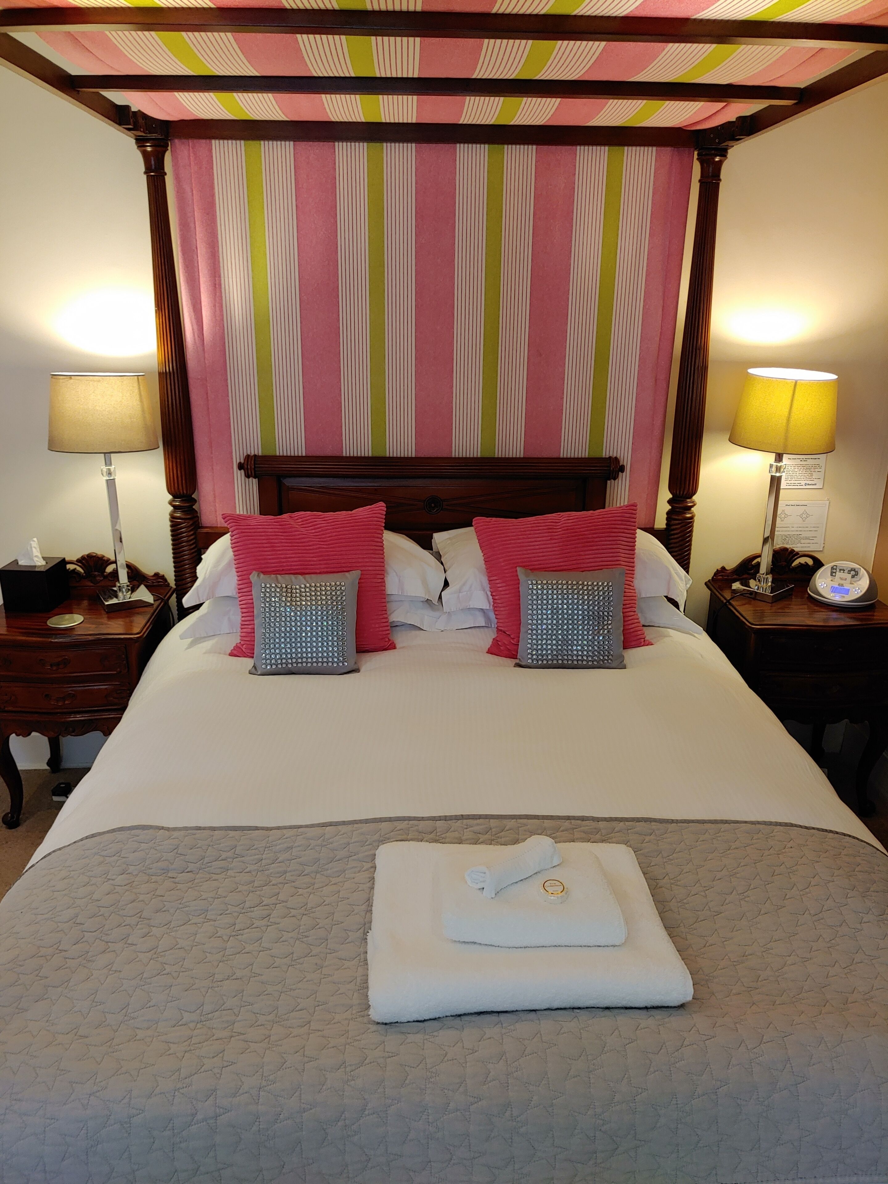 Photo - The Bath House Boutique B&B - IN-ROOM Breakfast - FREE parking