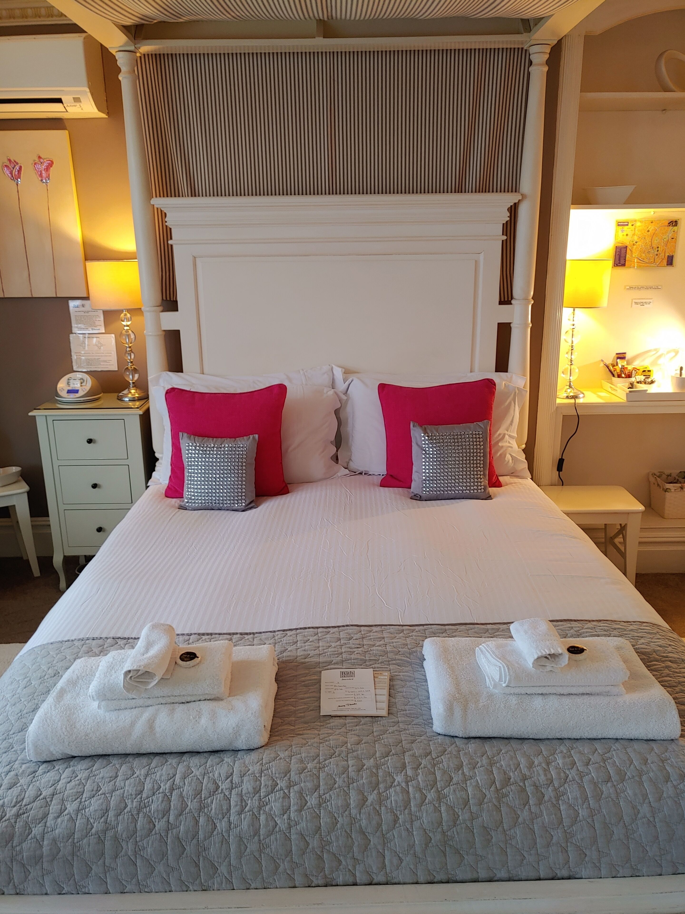 Photo - The Bath House Boutique B&B - IN-ROOM Breakfast - FREE parking