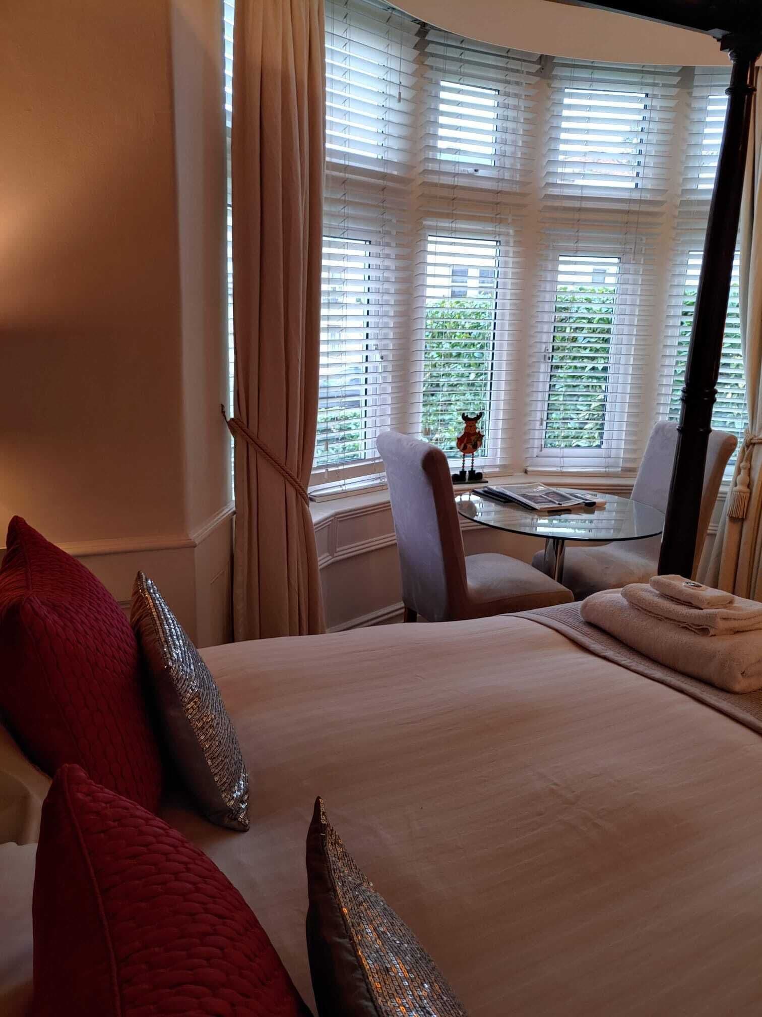 Photo - The Bath House Boutique B&B - IN-ROOM Breakfast - FREE parking