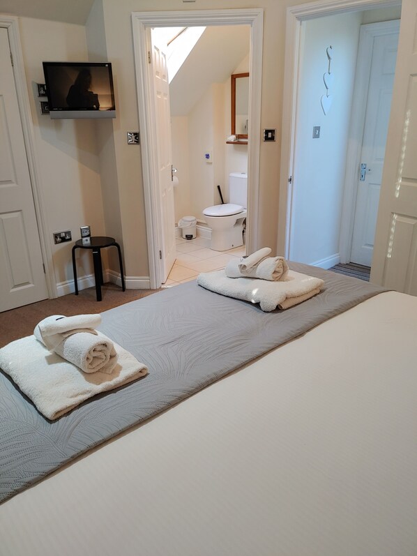 Premium Apartment, 2 Bedrooms | Premium bedding, memory-foam beds, in-room safe, individually decorated - The Bath House Apartments (Bath)