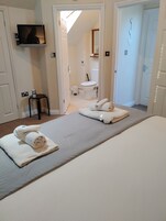 Premium-íbúð - 2 svefnherbergi | Rúmföt af bestu gerð, rúm með memory foam dýnum, öryggishólf í herbergi