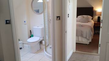Premium Apartment, 2 Bedrooms | Bathroom | Combined shower/bathtub, free toiletries, hair dryer, towels