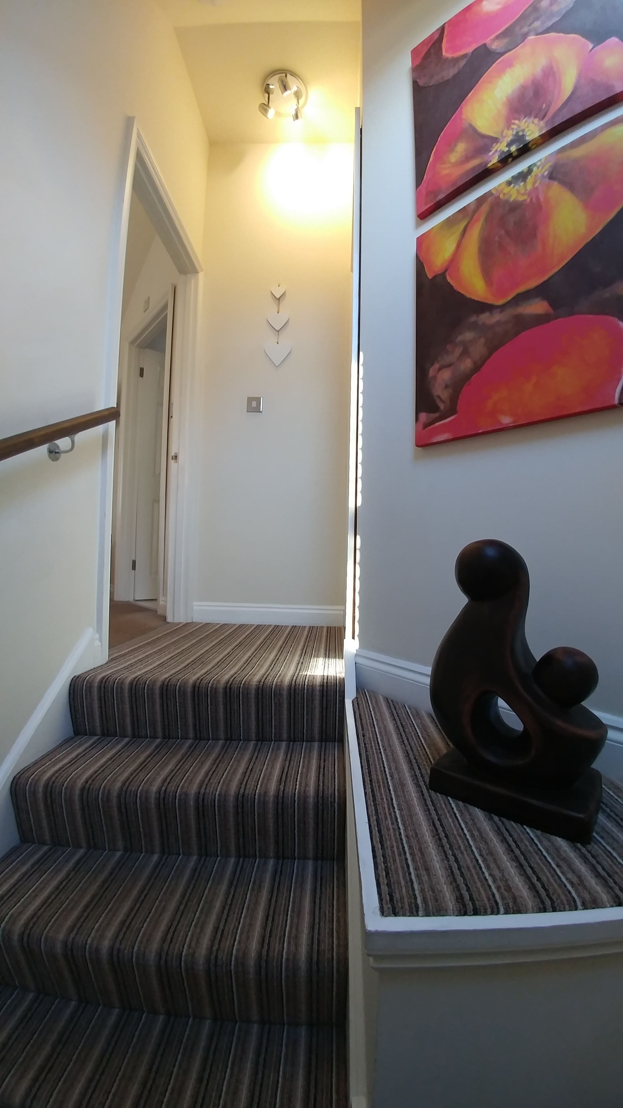 Departamento Premium, 2 habitaciones | Área de sala de estar | Televisión de pantalla plana de 42 pulgadas con canales digitales 