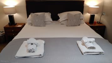 Premium Apartment, 2 Bedrooms | 2 bedrooms, premium bedding, memory-foam beds, in-room safe