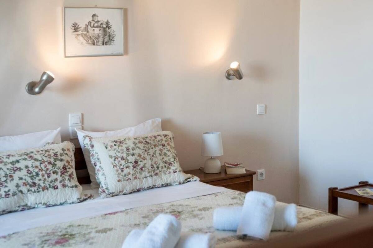 Select Comfort beds, in-room safe, soundproofing