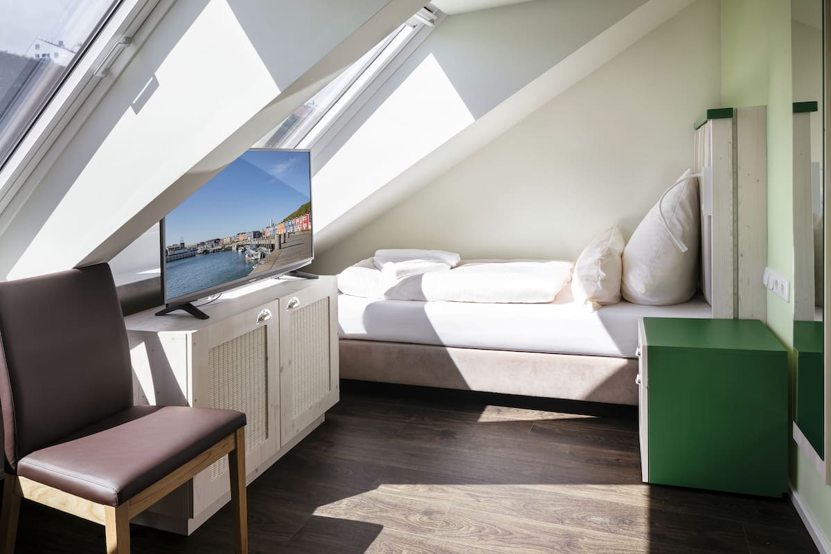 roof single room island side | Hypo-allergenic bedding, down duvets, Select Comfort beds, minibar