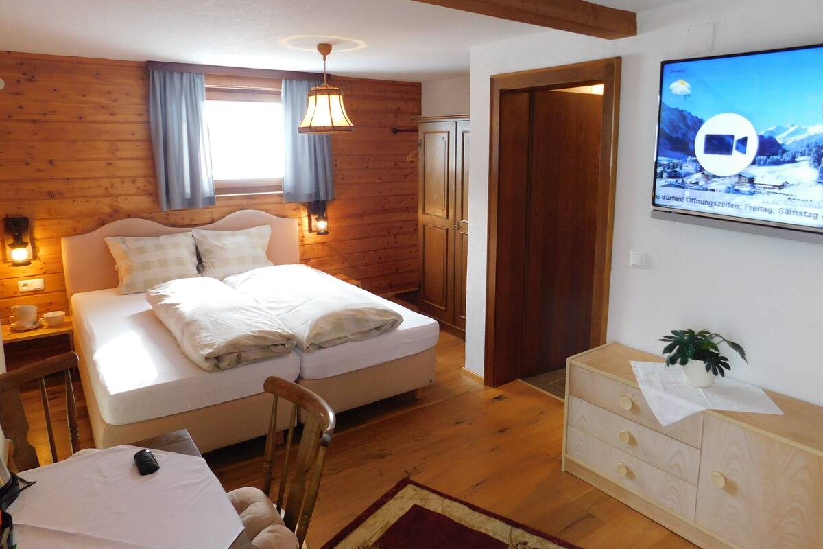 Triple Room, Balcony | WiFi (free), bed sheets