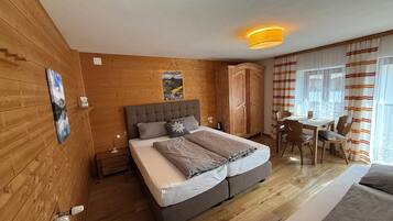 Dreibettzimmer, Balkon | Kostenloses WLAN, Bettwäsche