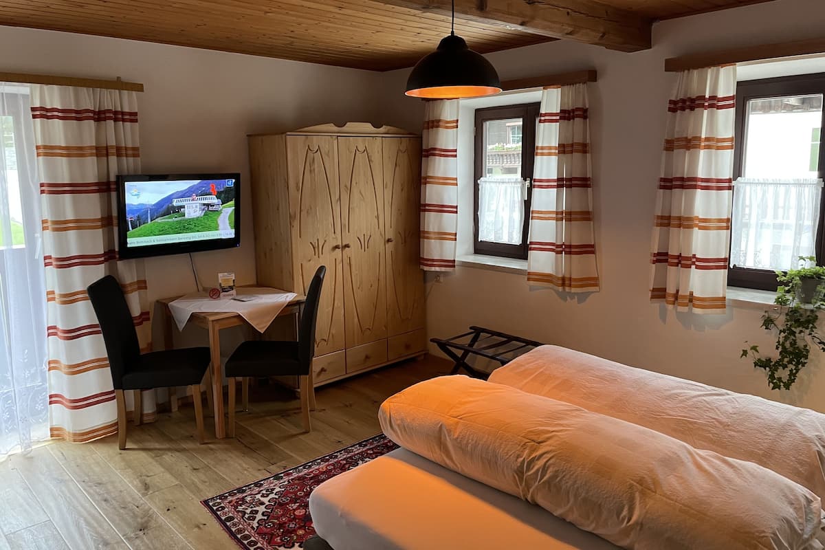 Habitación doble, balcón | Wifi gratis y ropa de cama