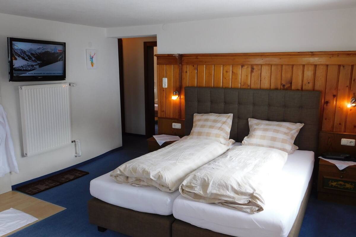 Family Room, Balcony | WiFi (free), bed sheets