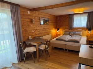 Triple Room, Balcony - Gästehaus Zugspitzblick (Berwang)