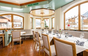 供应早餐和晚餐，国际美食，室外就餐