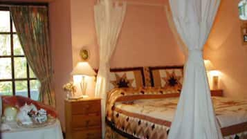 Double or Twin Room | Desk, free WiFi, bed sheets