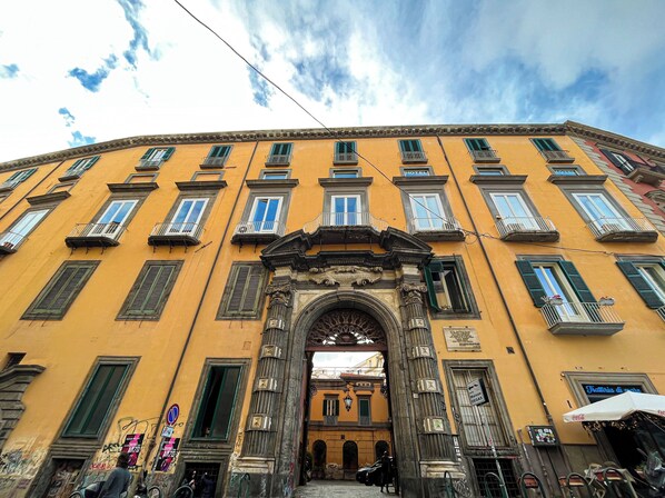 Front of property - MAISON DEGAS dimora de charme (Naples)