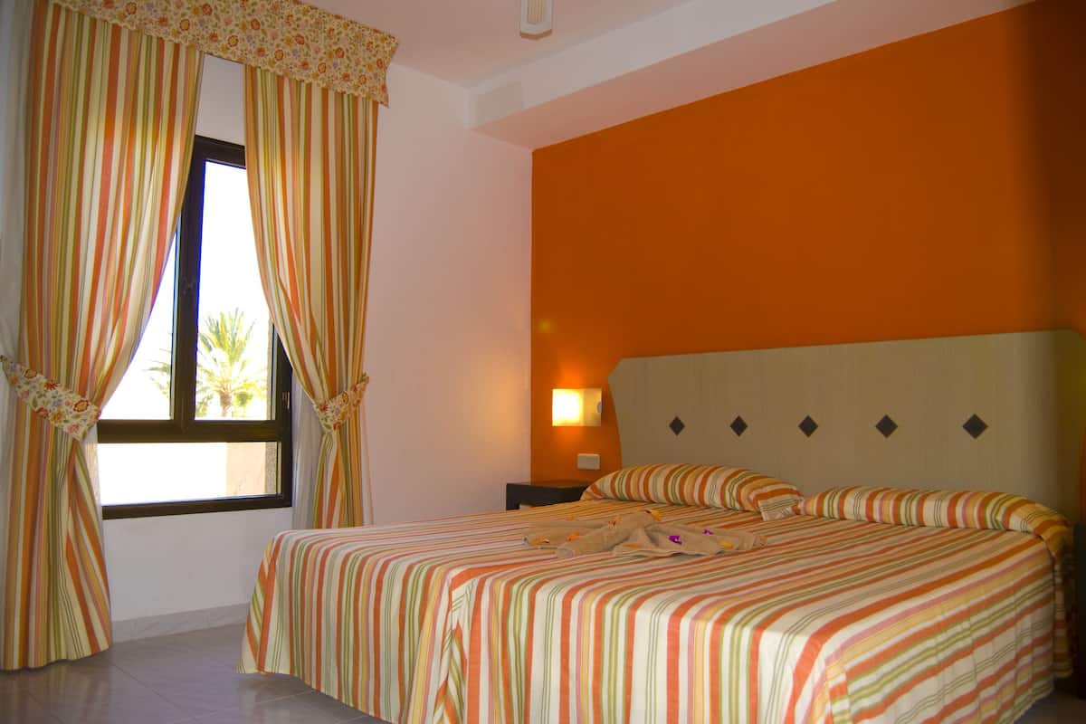 Family Room (2 adults)