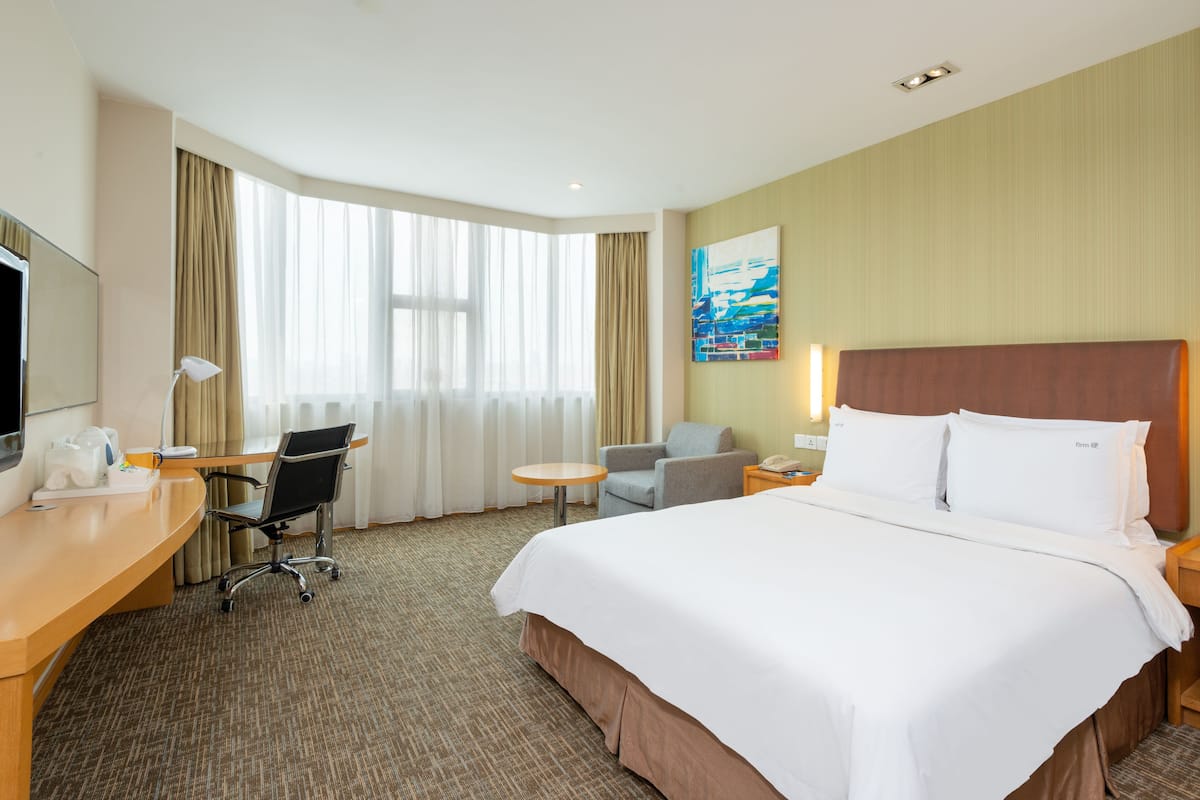 In-room safe, desk, laptop workspace, free cribs/infant beds