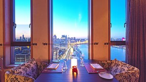 3 restaurants, breakfast, lunch, dinner served; Asian cuisine - Hotel Indigo Shanghai on The Bund by IHG (Shanghai)
