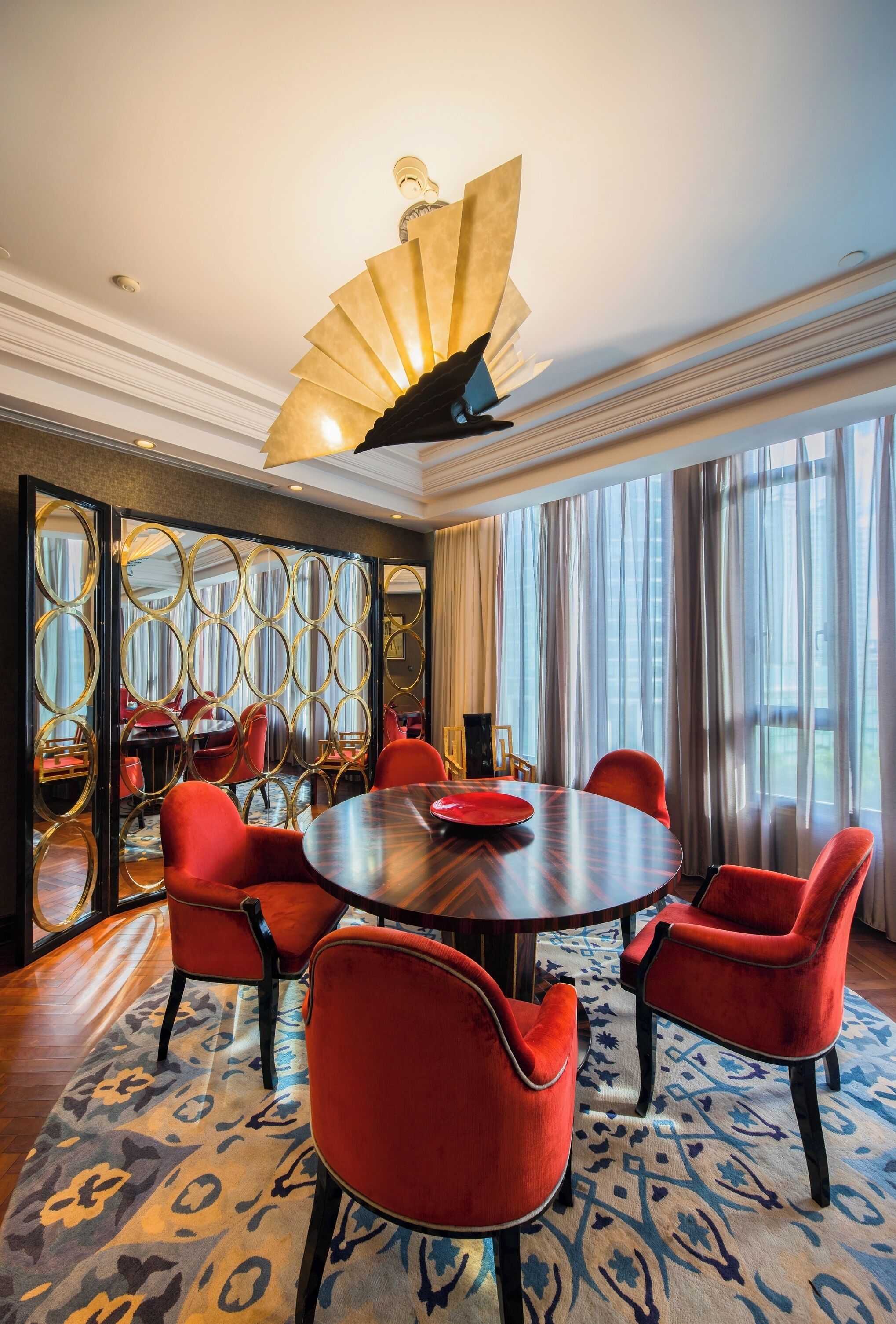 Sviitti, 1 suuri parisänky (Artistical, Outdoor Living Area) | Untuvapeitot, minibaari, tallelokero huoneessa