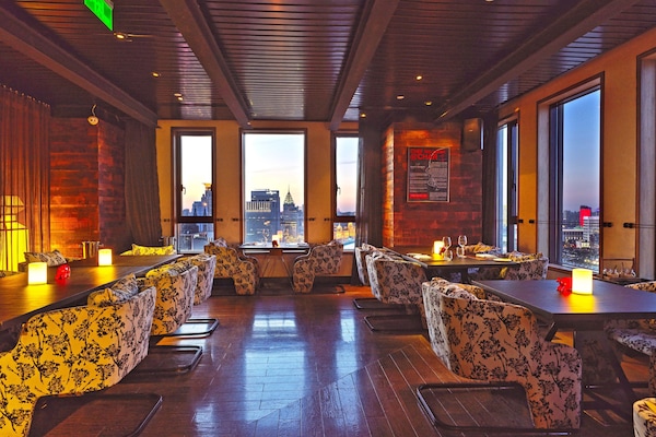 3 restaurants, breakfast, lunch, dinner served; Asian cuisine