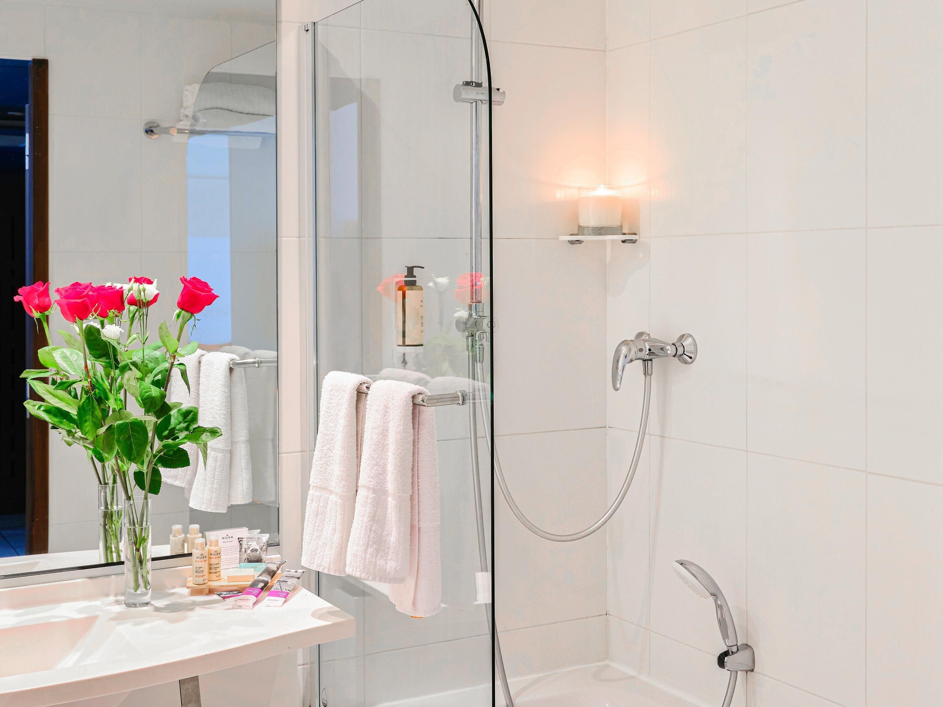 superior twin room, 2 single beds | premium bedding, minibar, in-room safe, desk