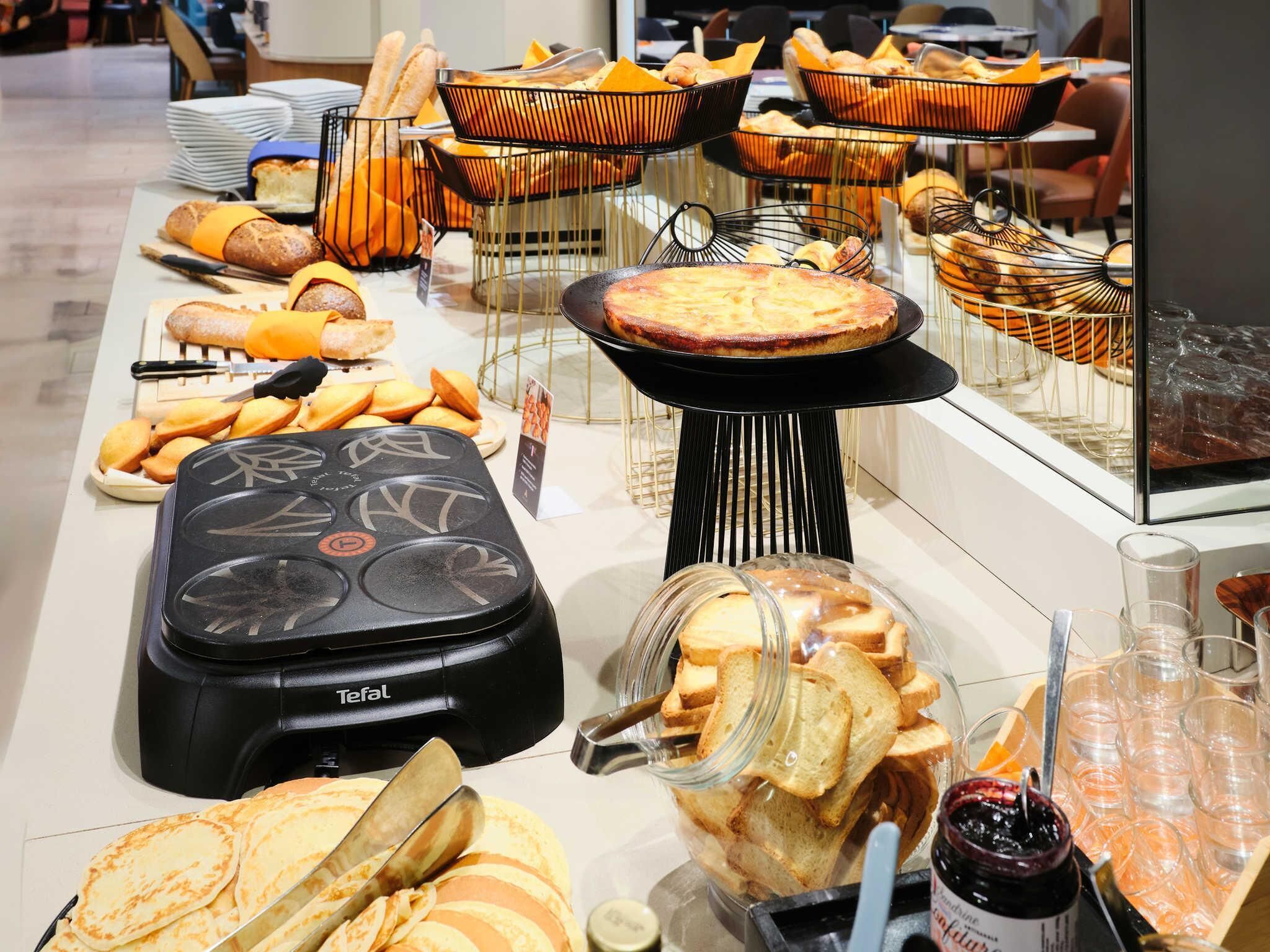 Petit déjeuner buffet servi tous les jours en supplément