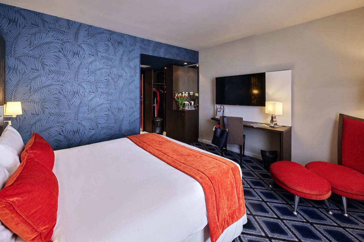 Superior Room, 1 Double Bed | Premium bedding, minibar, in-room safe, desk