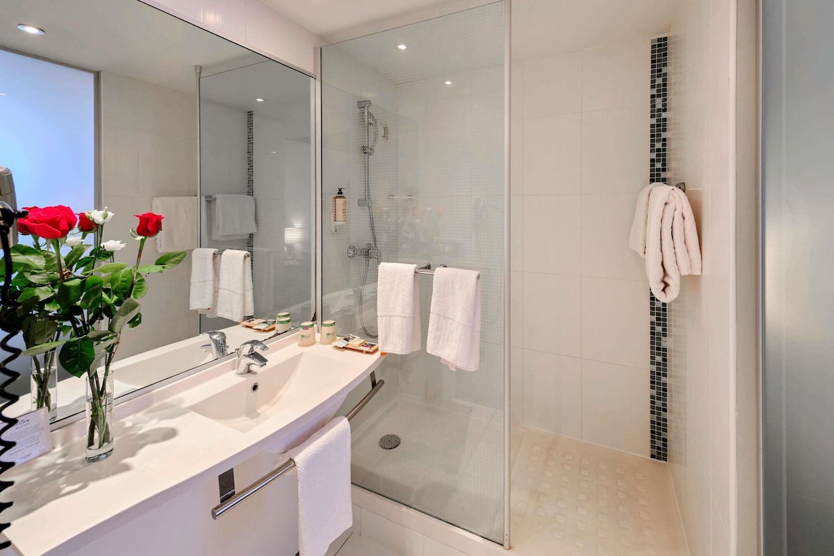 Ropa de cama de alta calidad y minibar