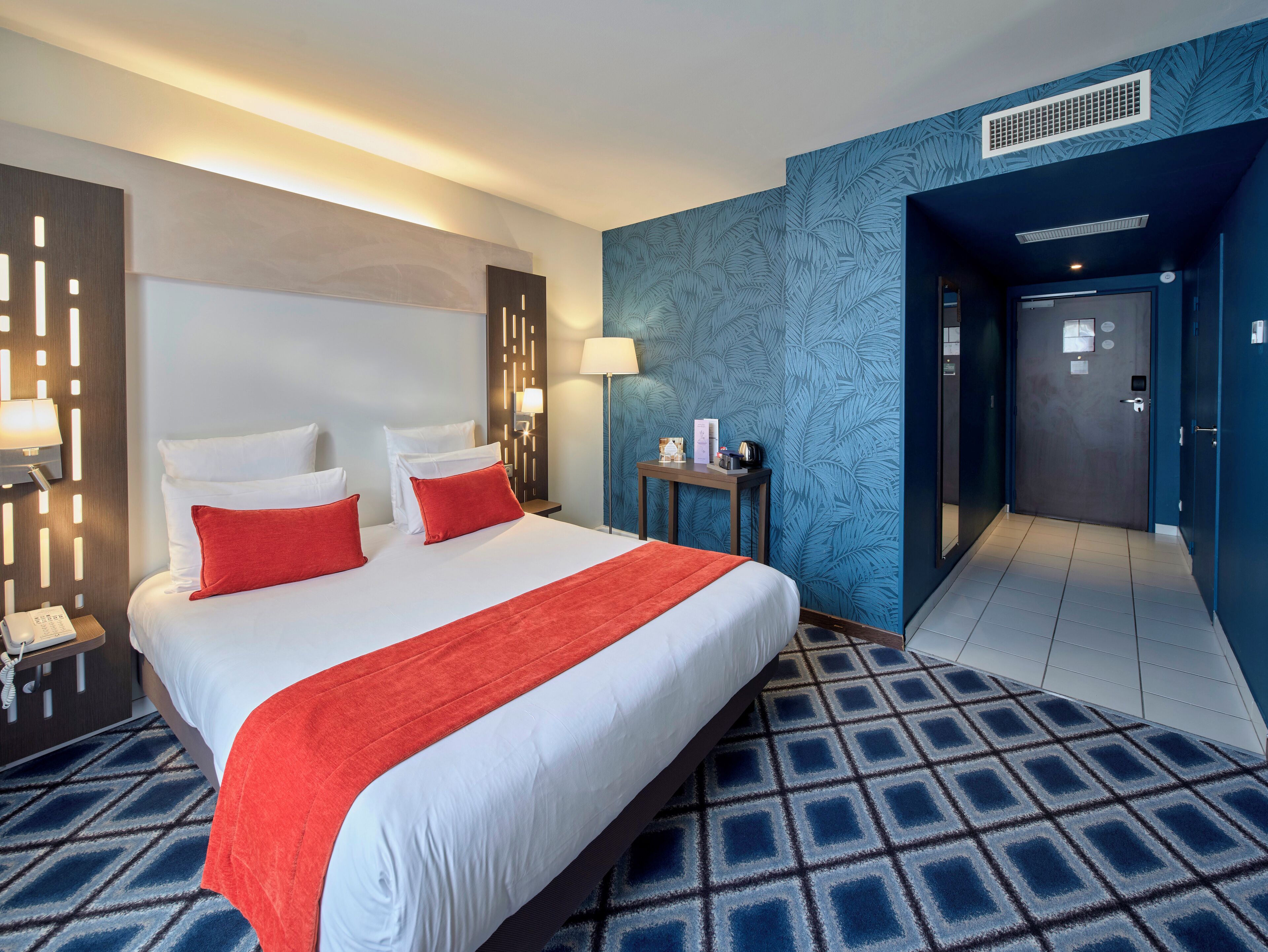 Habitación Confort, 1 cama doble, accesible para personas con discapacidad | Ropa de cama de alta calidad, minibar, caja fuerte y escritorio