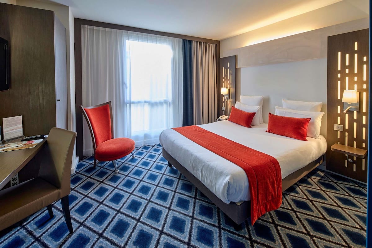 Comfort Room, 1 Double Bed, Accessible | Premium bedding, minibar, in-room safe, desk