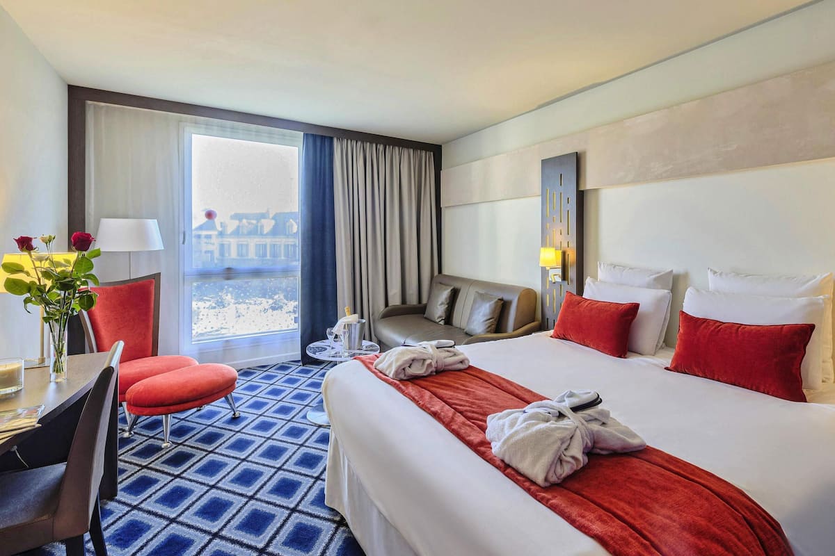 Privilege, Room | Premium bedding, minibar, in-room safe, desk