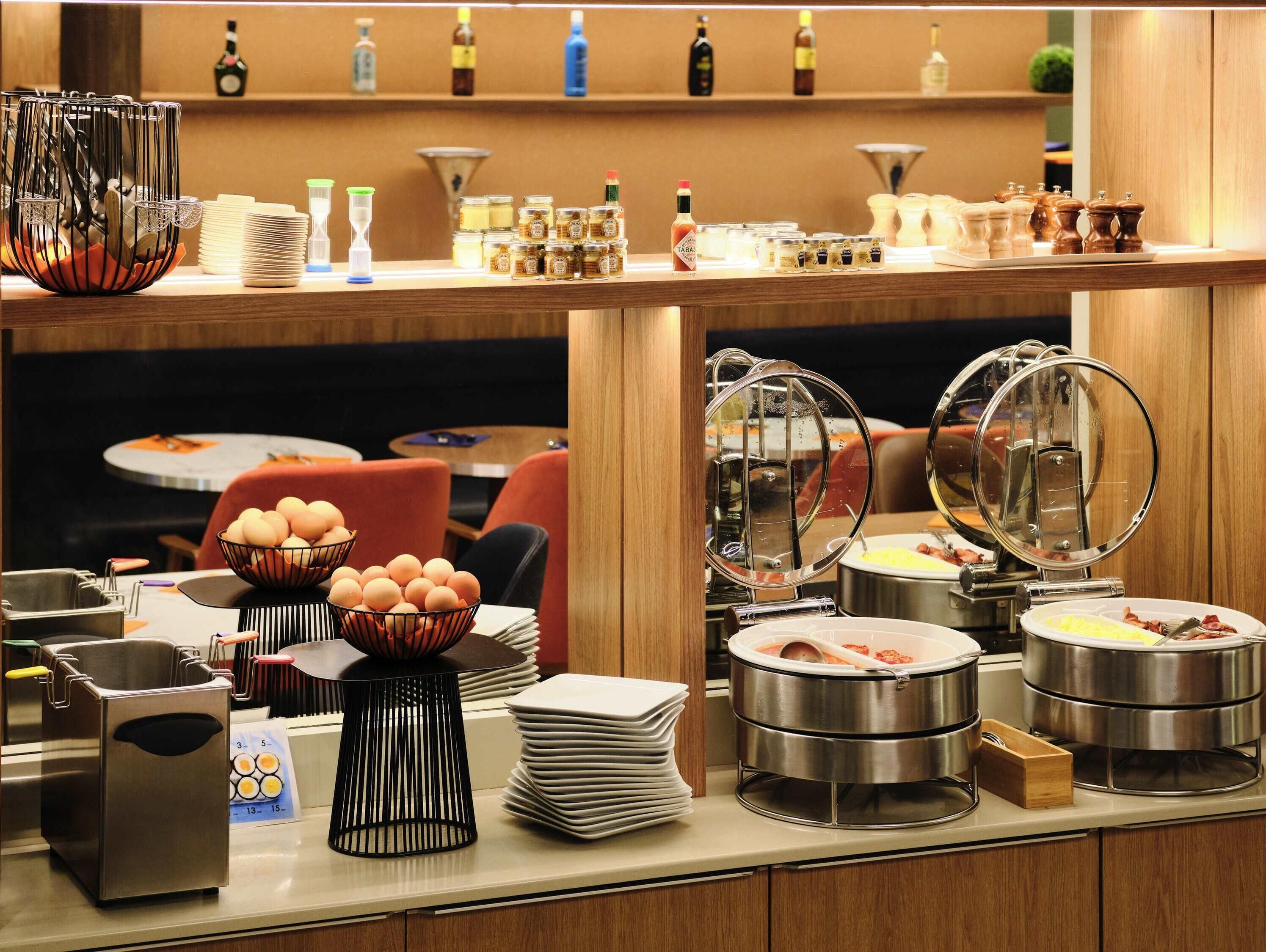 Frukostbuffé varje dag (EUR 18 per person)