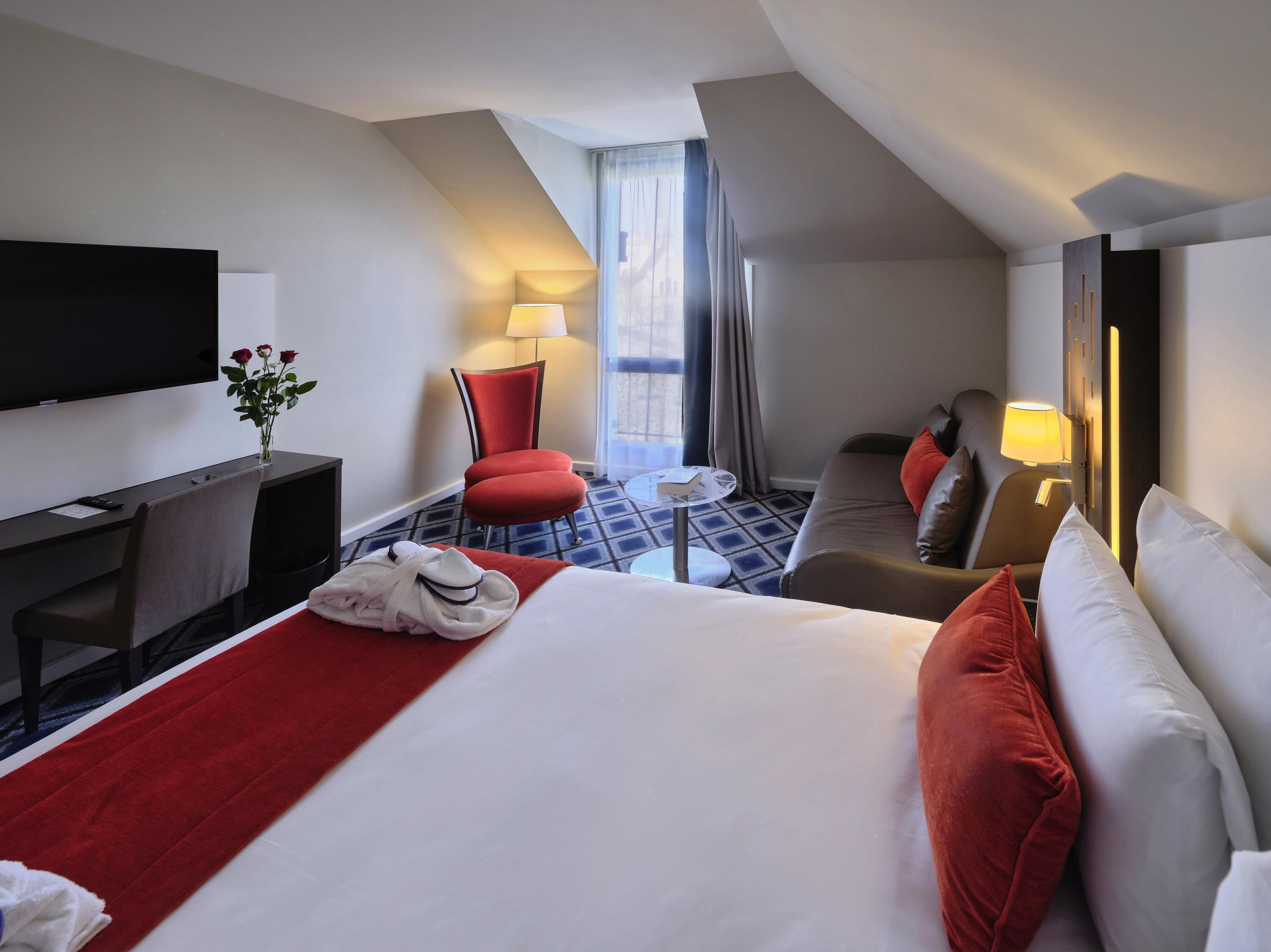 Privilege, Room | Premium bedding, minibar, in-room safe, desk