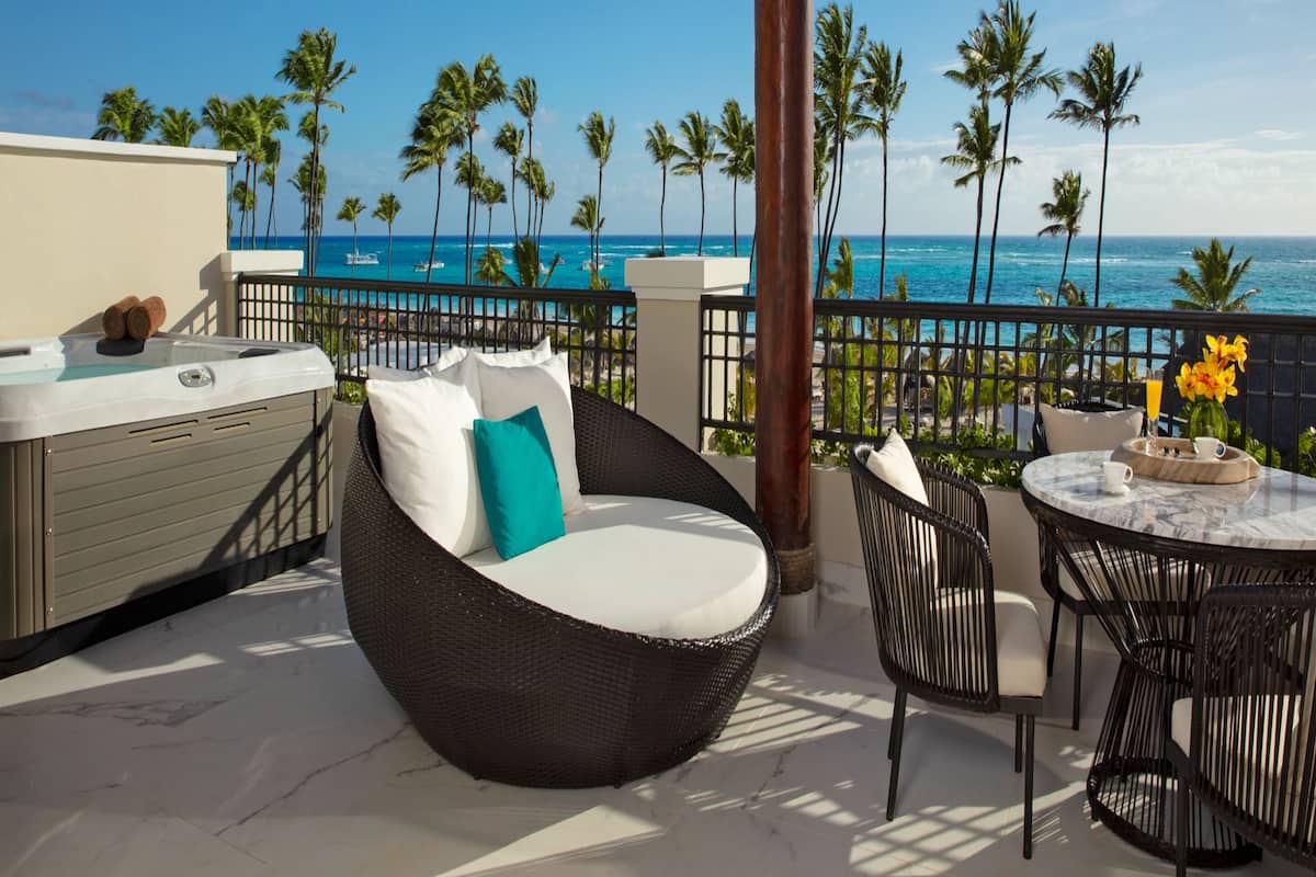 Preferred Club Master Suite Ocean Front | 1 bedroom, premium bedding, down comforters, free minibar