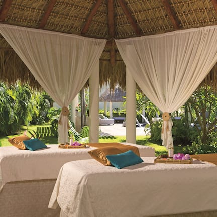 Couples treatment rooms, sauna, hot tub, steam room, body treatments