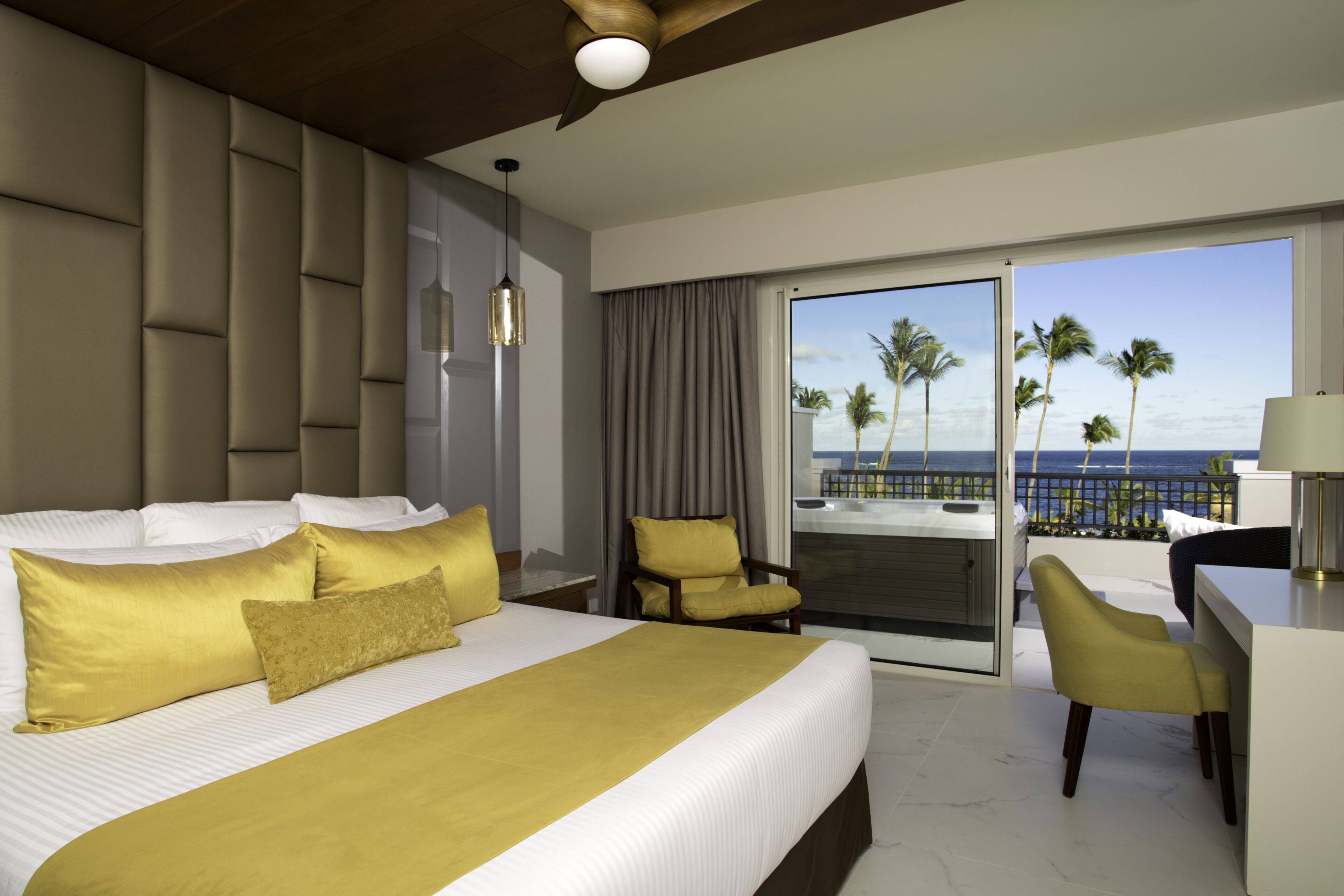 Preferred Club Master Suite Ocean Front | เครื่องนอนระดับพรีเมียม, ผ้านวมขนเป็ด, มินิบาร์ฟรี, ตู้นิรภัยในห้องพัก