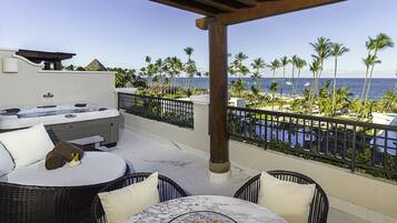 Preferred Club Master Suite Ocean Front | Hochwertige Bettwaren, Daunenbettdecken, kostenlose Minibar, Zimmersafe