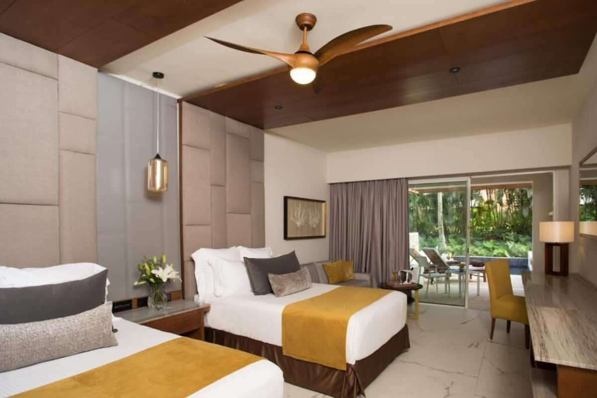 1 bedroom, premium bedding, down comforters, free minibar