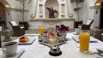 Free daily continental breakfast