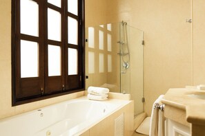 Royal-Suite, 1 King-Bett und Schlafsofa | Badezimmer