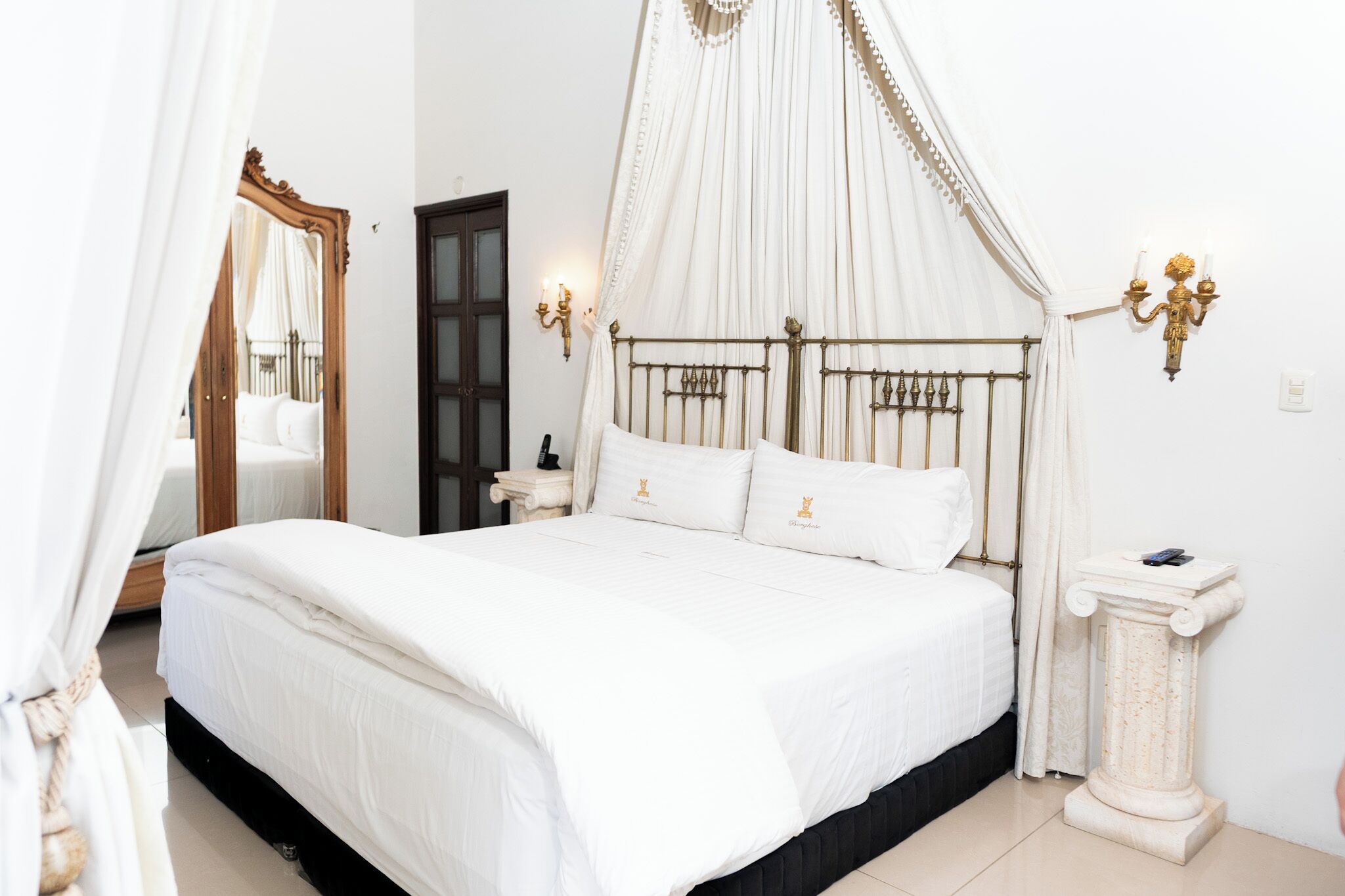 Ropa de cama de alta calidad, cubrecamas y colchones Tempur-Pedic 