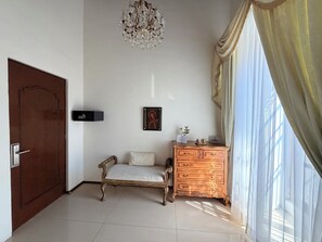 Luxury Double Room, 1 King Bed | Premium bedding, down comforters, Tempur-Pedic beds, minibar