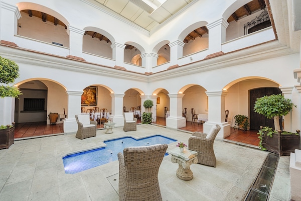 Smart TV 56-inci dengan saluran TV kabel dan TV