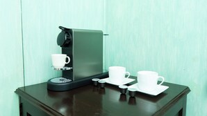 Suite – deluxe, 1 kingsize-seng | Kaffe og/eller kaffemaskin