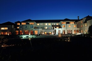 Depan hartanah - siang/malam