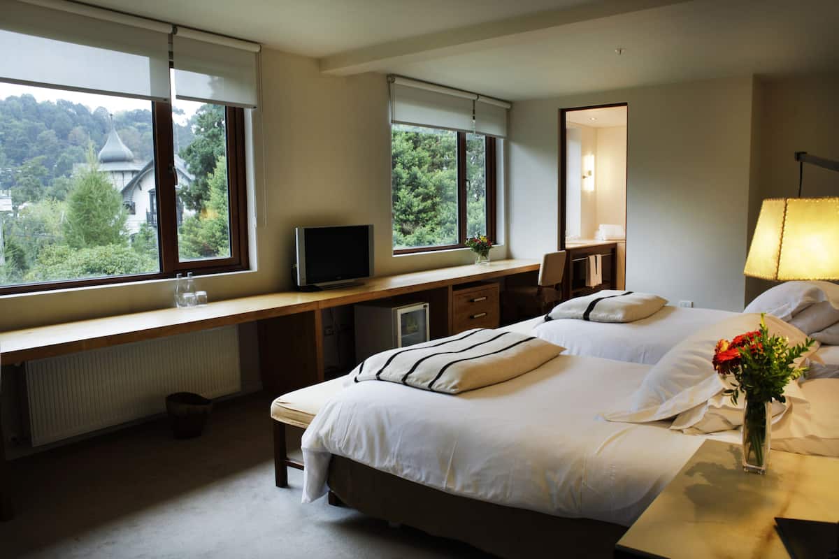Standaard kamer, 2 eenpersoonsbedden | Kameruitzicht