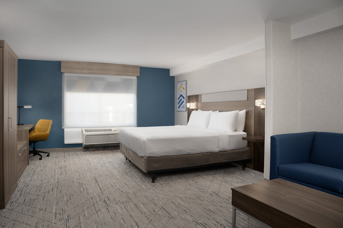 Suite, 1 King Bed, Accessible (Mobility) | In-room safe, desk, laptop workspace, blackout curtains