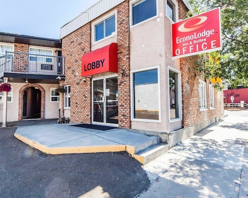 Econo Lodge Inn & Suites