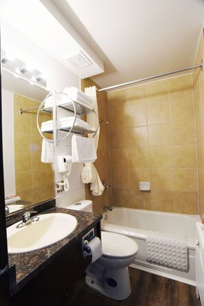 Hair dryer, towels - Econo Lodge Inn & Suites (Drumheller)
